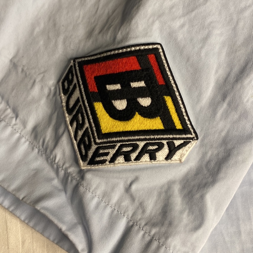 Burberry - Picture 7 of 7